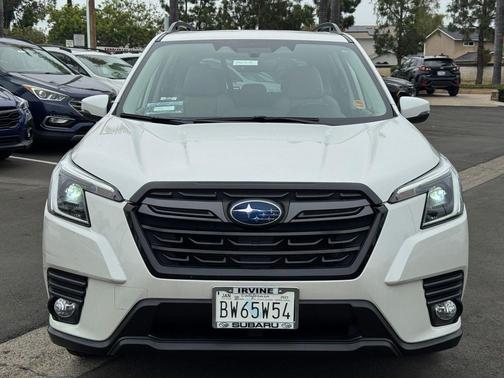 Crystal White Pearl 2022 Subaru Forester Limited