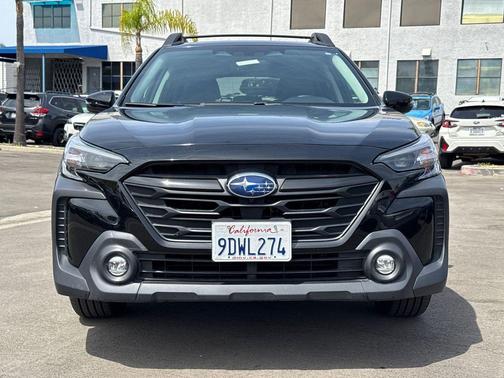 Crystal Black Silica 2023 Subaru Outback Onyx Edition XT
