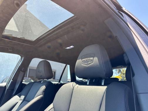 Crystal Black Silica 2023 Subaru Outback Wilderness