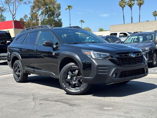 Crystal Black Silica 2023 Subaru Outback Wilderness