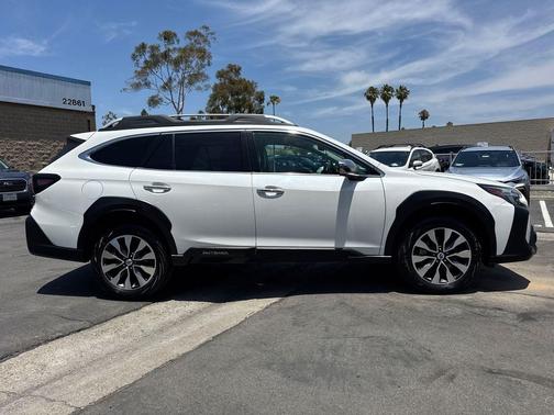Crystal White Pearl 2023 Subaru Outback Touring XT