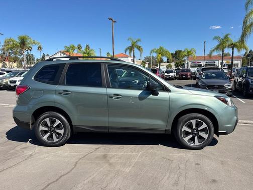 Jasmine Green Metallic 2018 Subaru Forester 2.5i