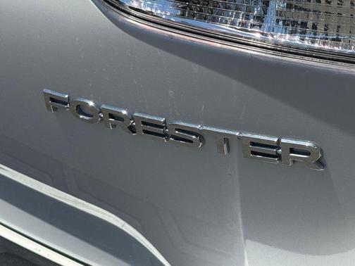 Crystal White Pearl 2023 Subaru Forester Limited