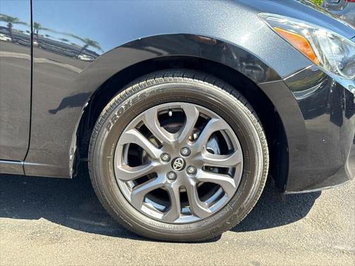 2019 Toyota Yaris Sedan LE