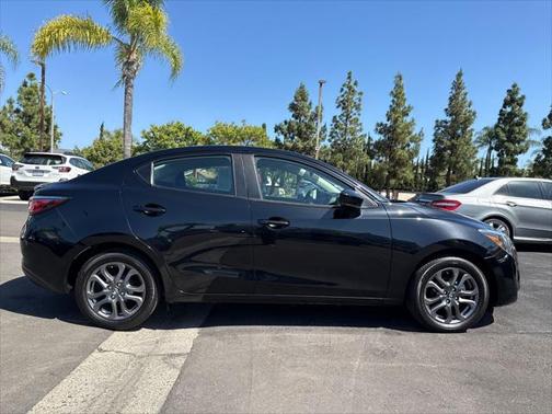 2019 Toyota Yaris Sedan LE