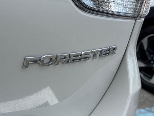 Crystal White Pearl 2023 Subaru Forester Base