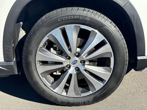 Crystal White Pearl 2021 Subaru Ascent Limited 8-Passenger