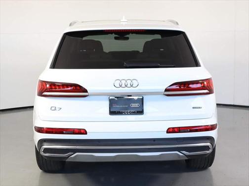 2024 Audi Q7 Premium 45 TFSI quattro Tiptronic
