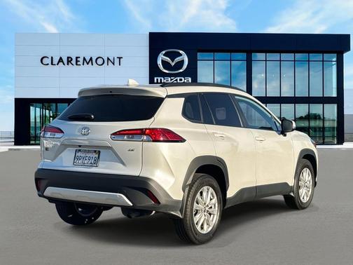 2024 Toyota Corolla Cross LE