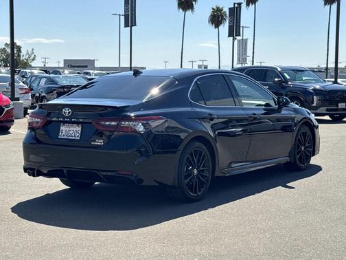 2024 Toyota Camry Hybrid SE
