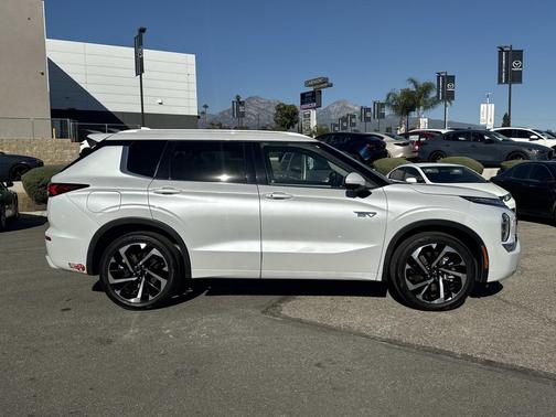 2023 Mitsubishi Outlander PHEV SEL