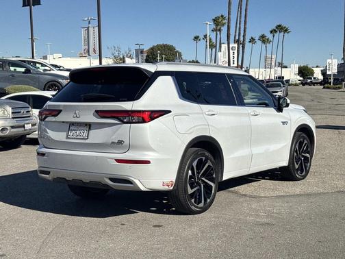 2023 Mitsubishi Outlander PHEV SEL