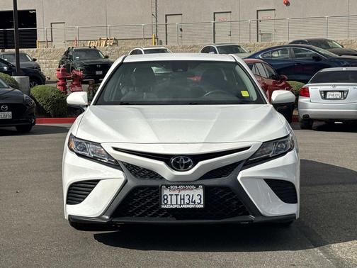 2020 Toyota Camry SE