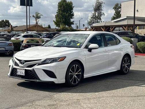 2020 Toyota Camry SE