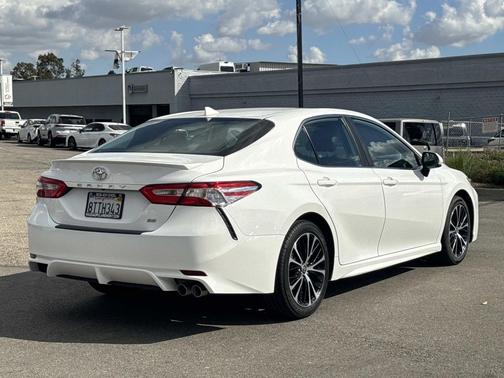 2020 Toyota Camry SE