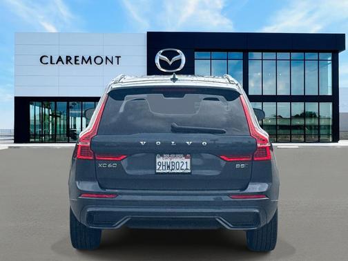 2024 Volvo XC60 B5 Ultimate Dark Theme