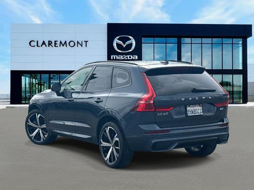 2024 Volvo XC60 B5 Ultimate Dark Theme