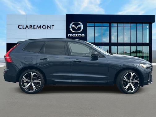 2024 Volvo XC60 B5 Ultimate Dark Theme