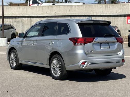 2022 Mitsubishi Outlander PHEV LE