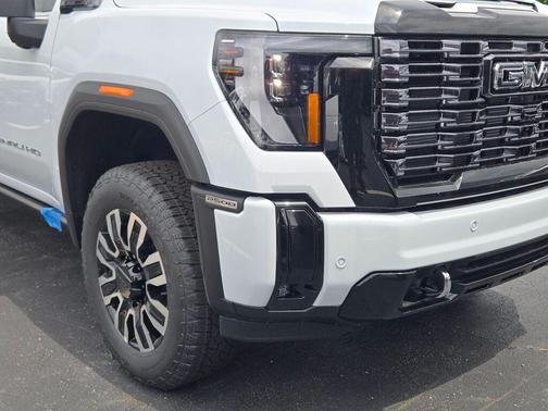 Glacier White Tricoat 2026 GMC Sierra 2500 Denali Ultimate