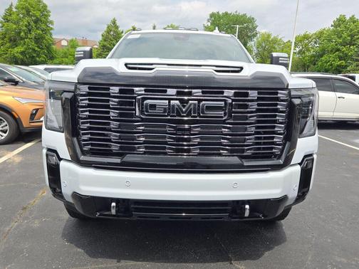Glacier White Tricoat 2026 GMC Sierra 2500 Denali Ultimate