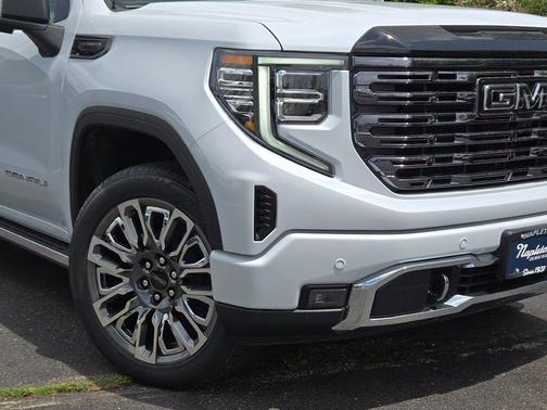 Glacier White Tricoat 2026 GMC Sierra 1500 Denali Ultimate