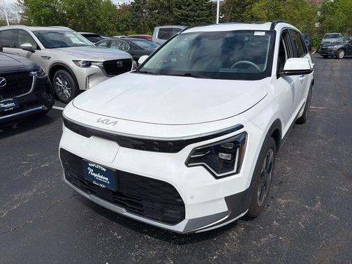 Snow White Pearl 2023 Kia Niro EV Wave