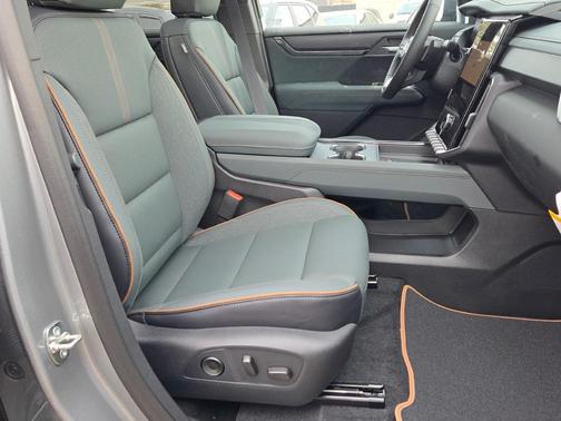 2026 GMC Acadia AT4 AWD