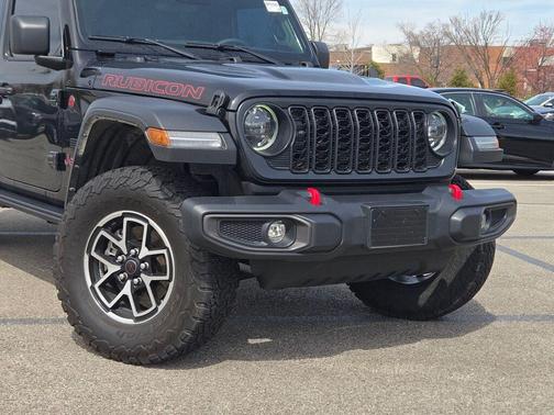 Black Clearcoat 2024 Jeep Wrangler Rubicon
