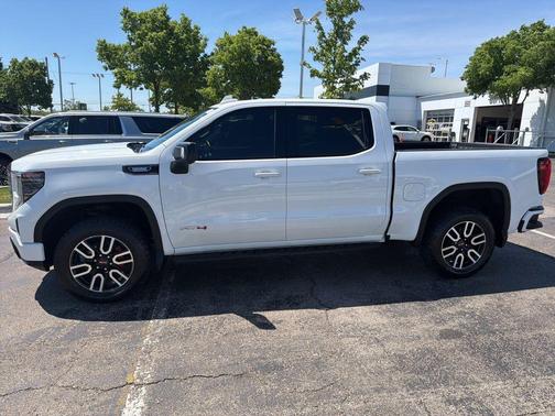 Summit White 2024 GMC Sierra 1500 AT4