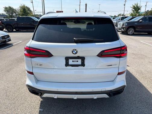Mineral White Metallic 2022 BMW X5 xDrive40i