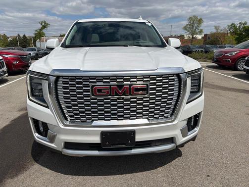 White Frost Tricoat 2023 GMC Yukon XL Denali