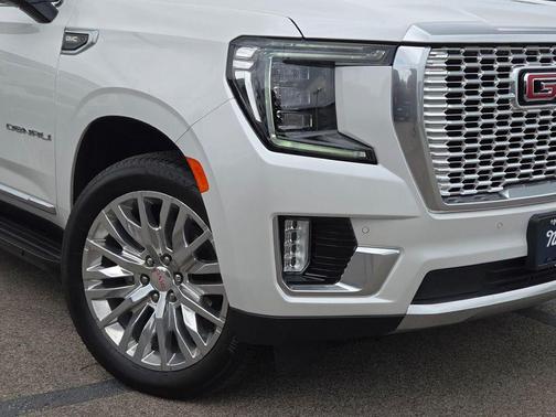 White Frost Tricoat 2023 GMC Yukon XL Denali