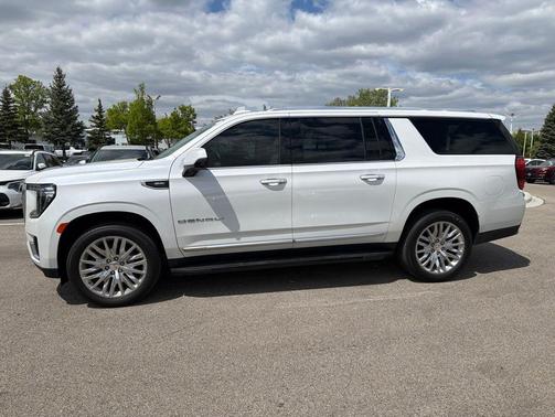 White Frost Tricoat 2023 GMC Yukon XL Denali