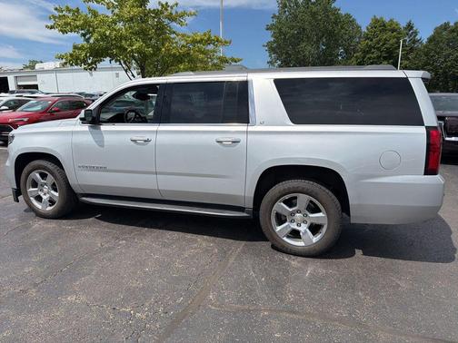 Silver Ice Metallic 2020 Chevrolet Suburban LT