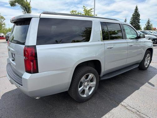 Silver Ice Metallic 2020 Chevrolet Suburban LT