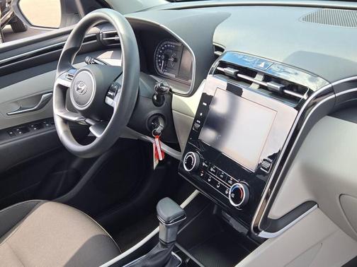 2022 Hyundai TUCSON SE