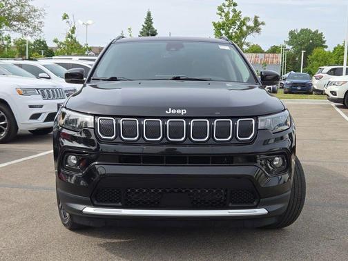 Diamond Black Crystal Pearlcoat 2022 Jeep Compass Limited
