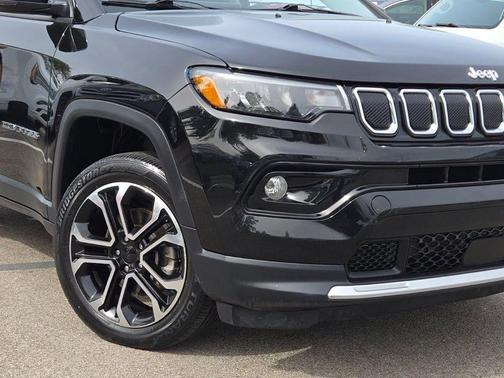 Diamond Black Crystal Pearlcoat 2022 Jeep Compass Limited