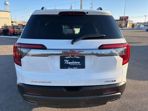 2023 GMC Acadia AWD AT4