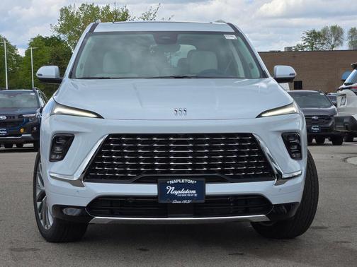 iridescent white tricoat 2026 Buick Enclave Avenir FWD