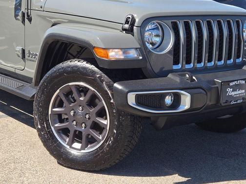 Sting-Gray Clearcoat 2022 Jeep Gladiator Overland