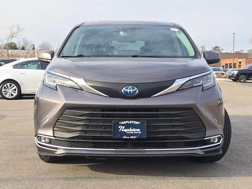 2021 Toyota Sienna XLE 7 Passenger