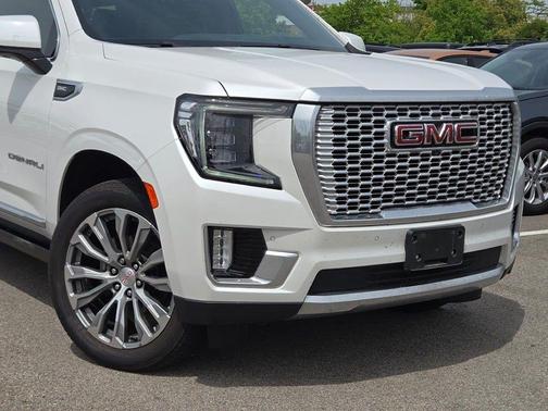 White Frost Tricoat 2021 GMC Yukon XL Denali