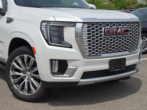 White Frost Tricoat 2021 GMC Yukon XL Denali