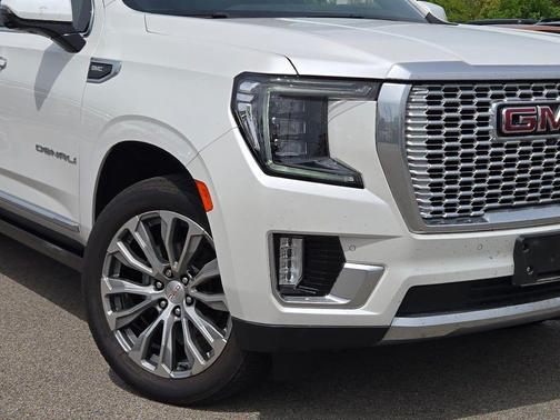 White Frost Tricoat 2021 GMC Yukon XL Denali