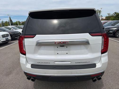 White Frost Tricoat 2021 GMC Yukon XL Denali