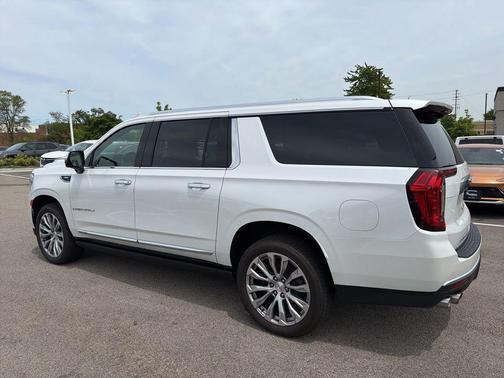 White Frost Tricoat 2021 GMC Yukon XL Denali