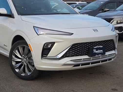 White Frost Tricoat 2026 Buick Envista Avenir FWD