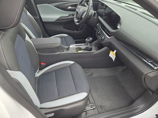 2025 Buick Envista Preferred FWD